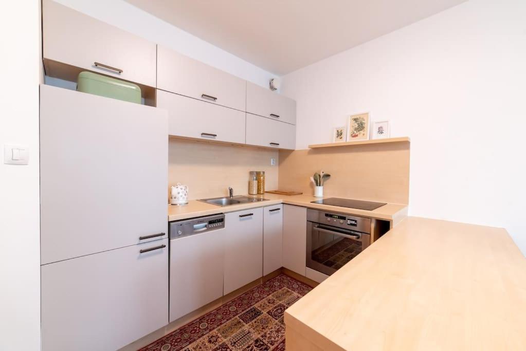 Grape Apartment Bratislava Luaran gambar